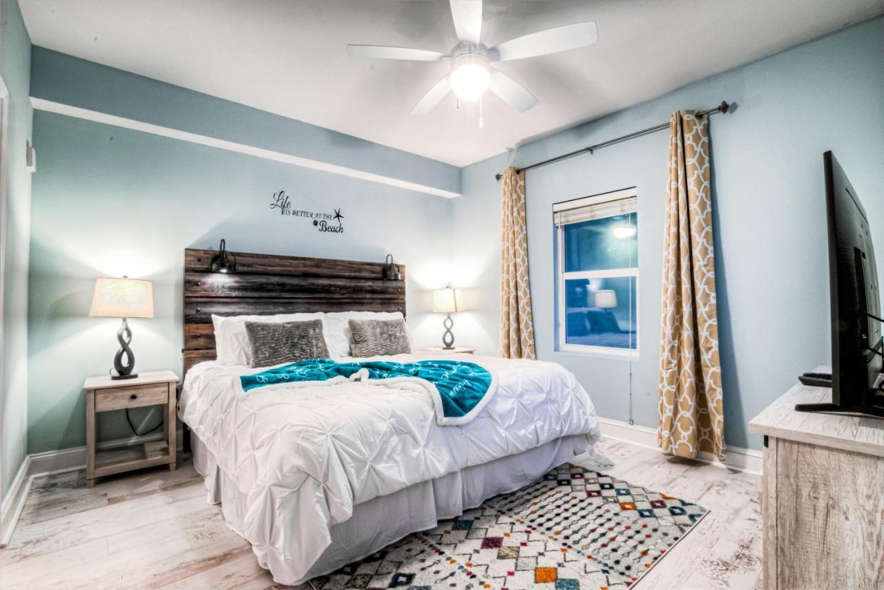 Laketown Wharf 534 By Aneliya