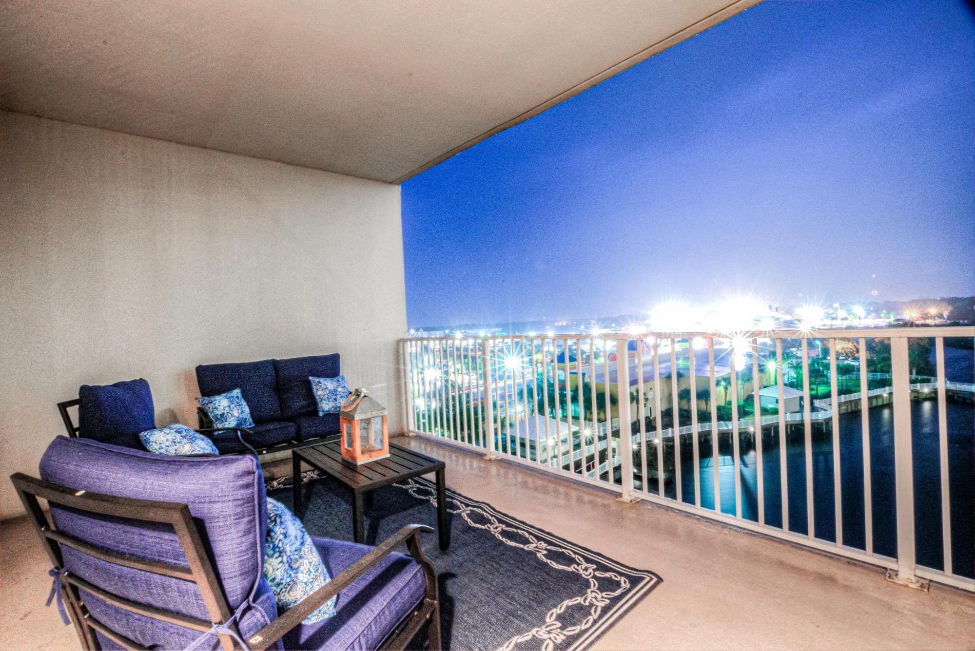 Laketown Wharf 534 By Aneliya