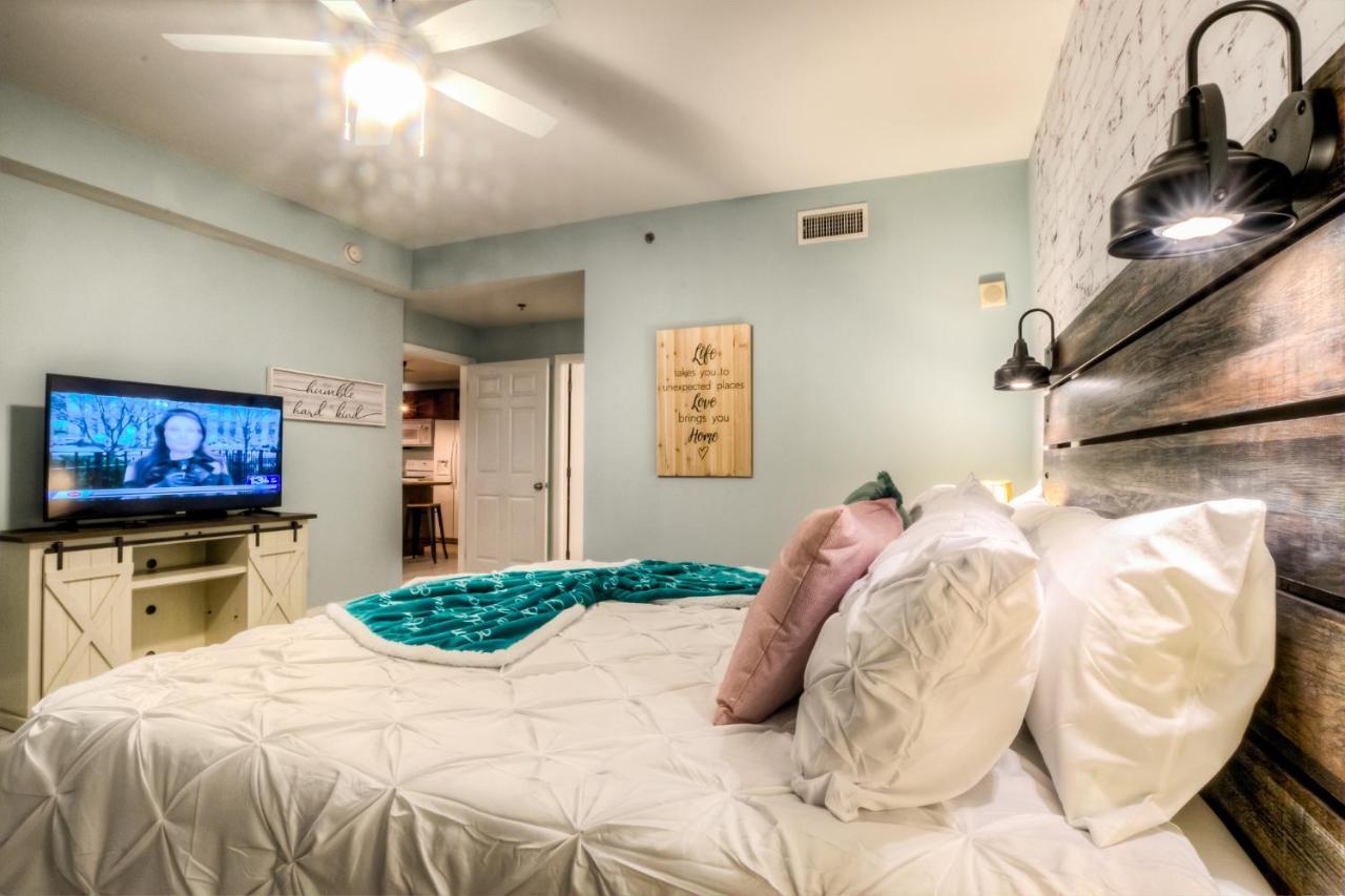 Laketown Wharf 534 By Aneliya *